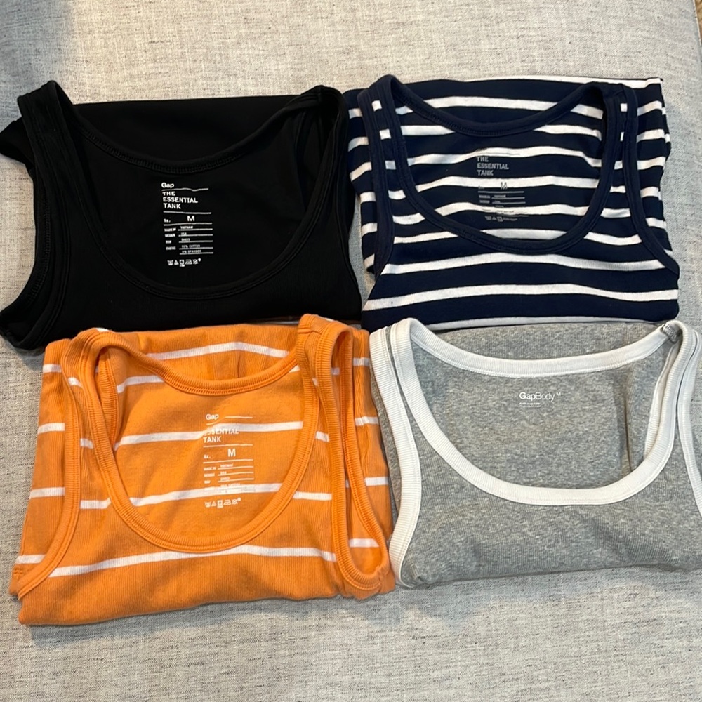 Lot of 4 Gap tank tops size M